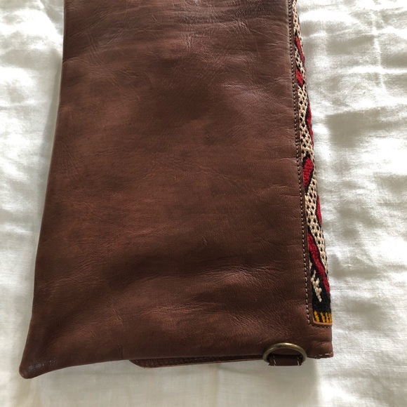 Embroidered leather Moroccan clutch - Picture 3 of 3